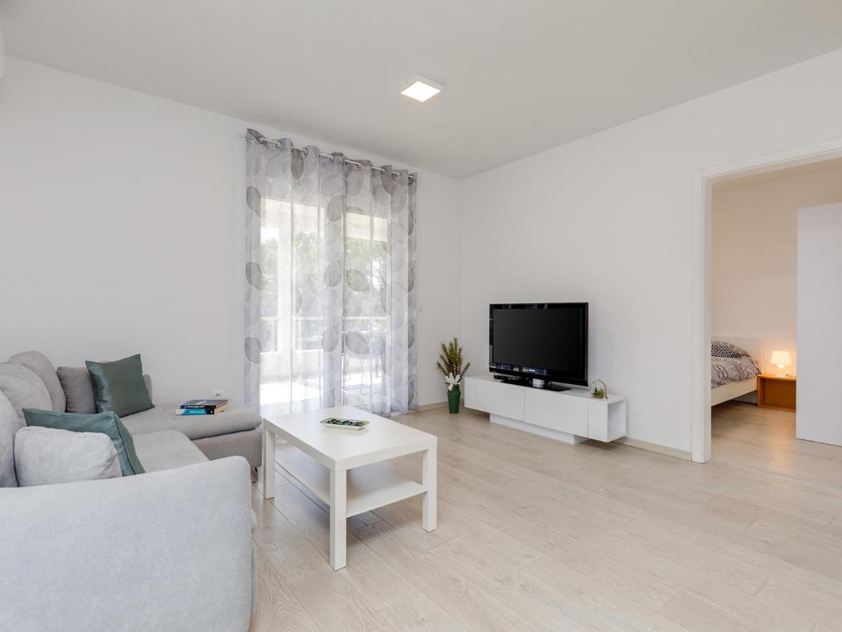 Apartment Aria Porec Bagian luar foto