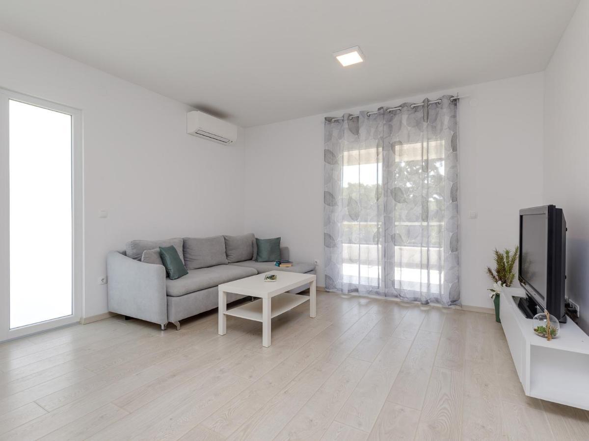 Apartment Aria Porec Bagian luar foto