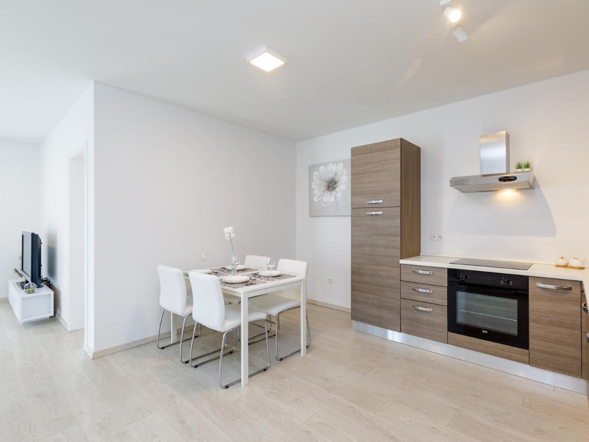 Apartment Aria Porec Bagian luar foto