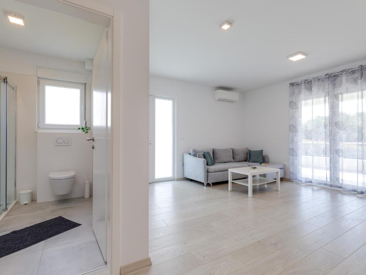 Apartment Aria Porec Bagian luar foto