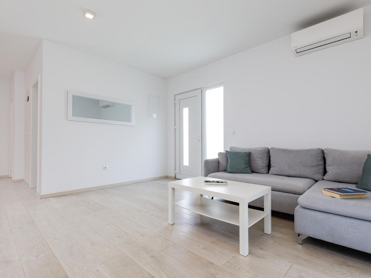 Apartment Aria Porec Bagian luar foto