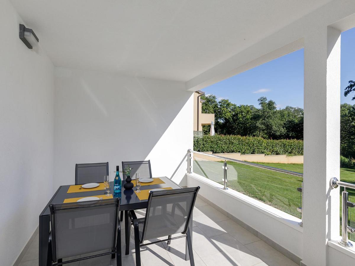Apartment Aria Porec Bagian luar foto