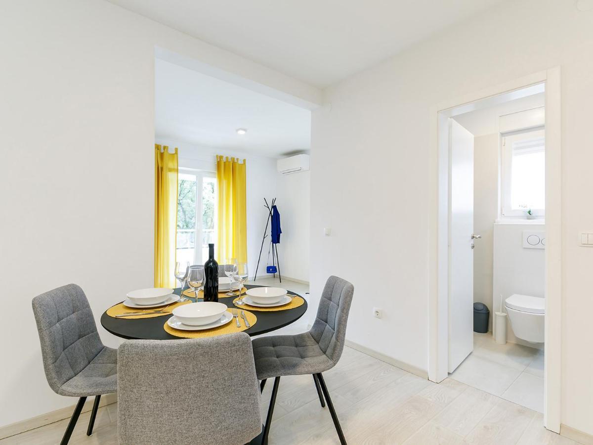 Apartment Aria Porec Bagian luar foto