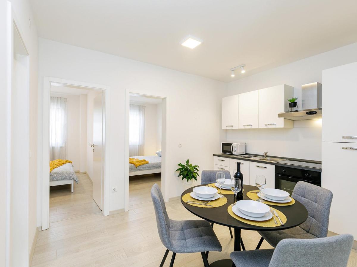 Apartment Aria Porec Bagian luar foto