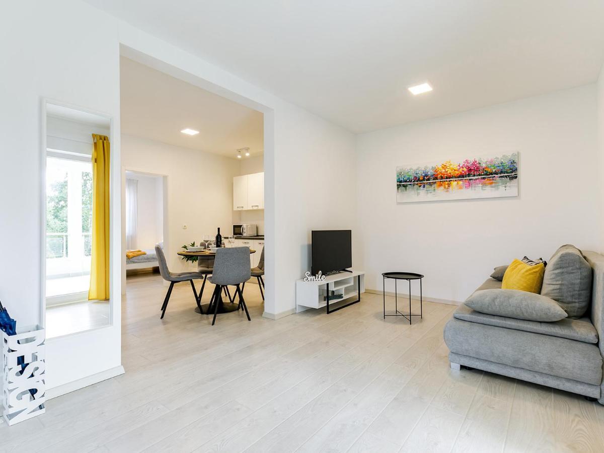 Apartment Aria Porec Bagian luar foto