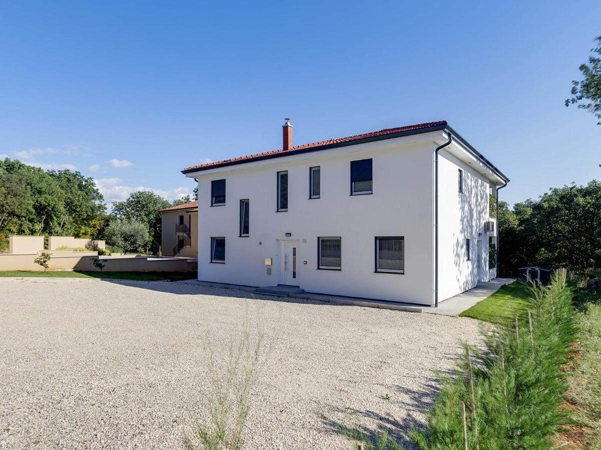 Apartment Aria Porec Bagian luar foto