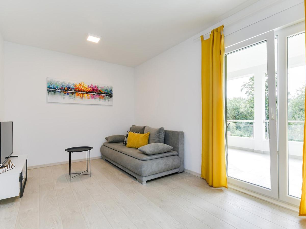 Apartment Aria Porec Bagian luar foto